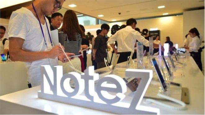Galaxy Note 7 là mẫu điện thoại cao cấp, ra mắt hồi tháng 8/2016, đặt mục tiêu cạnh tranh với iPhone 7 của Apple ở ngôi vị cao nhất của phân khúc điện thoại thông minh.