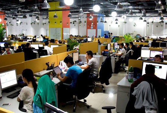 Tổng doanh thu năm 2015 của các doanh nghiệp CNTT trong Top 50 DN CNTT hàng đầu Việt Nam đã đạt gần 28.000 tỷ đồng, chiếm 35,3% doanh thu toàn ngành phần mềm và nội dung số trong nước.