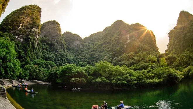Đoạn teaser mới nhất của bộ phim bom tấn "Kong: Skull Island" vừa công bố đã hé lộ nhiều hình ảnh núi non hùng vĩ của Việt Nam.