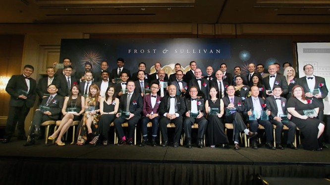 Các doanh nghiệp trong lễ trao giải Asia Best Practices Award 2016 tại Singapore.
