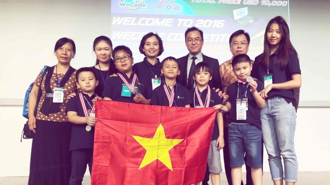 Các "lập trình viên nhí" của Học viện Teky là 7 trong số hơn 30 đại diện của Việt Nam dự cuộc thi lập trình sáng tạo quốc tế WeCode 2016 được tổ chức ngày 27/11/2016 tại Jakarta, Indonesia.