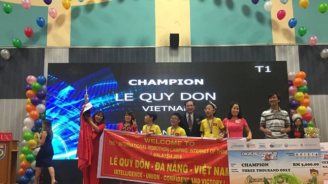 Học sinh trường Trần Cao Vân là một 2 đội giành giải Vô địch Robothon quốc tế.