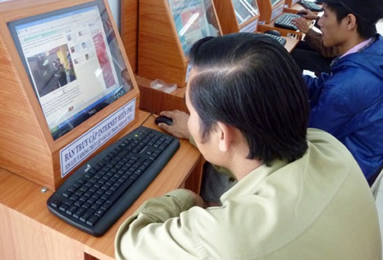Người dân được sử dụng dịch vụ công trực tuyến (ảnh minh họa)