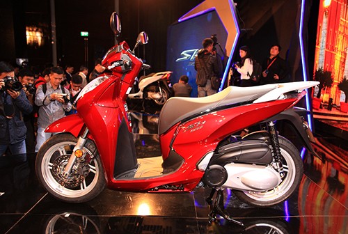 Honda đề ra mục tiêu bán 400 xe SH300i năm 2017.
