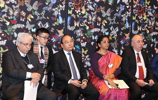 Thủ tướng Nguyễn Xuân Phúc dự Phiên thảo luận “Tương lai nền sản xuất dưới góc độ chiến lược khu vực” trong khuôn khổ Hội nghị Diễn đàn Kinh tế Thế giới - WEF ở Davos, Thụy Sĩ (Ảnh: Chinhphu.vn)