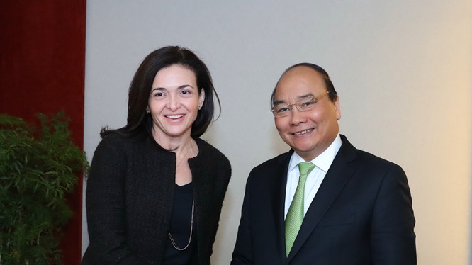 Thủ tướng Chính phủ Nguyễn Xuân Phúc và Giám đốc điều hành tập đoàn Facebook Sheryl Sandberg.