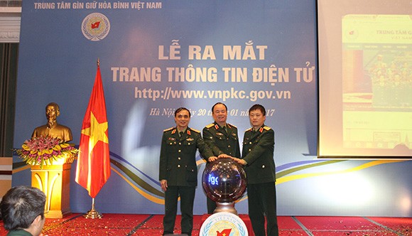 rung tâm Gìn giữ hòa bình Việt Nam tổ chức Lễ ra mắt Trang thông tin điện tử trên internet.
