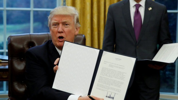 Sắc lệnh hành chính siết chặt chính sách cấp thị thực nhập cảnh và tiếp nhận người tị nạn vào Mỹ đã được tân Tổng thống Donald Trump ký ngày 27/1