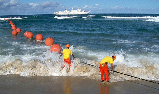 Tuyến cáp quang biển Liên Á được vận hành từ tháng 11/2009 với tổng chiều dài là 6.800km, kết nối Singapore, Việt Nam, Philippines, Hong Kong và Nhật Bản. Ảnh minh hoạ: Internet