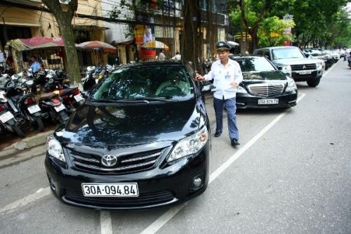 Việc thí điểm thu phí trông giữ xe qua điện thoại di động sẽ được triển khai trên 2 tuyến phố Trần Hưng Đạo và Lý Thường Kiệt.