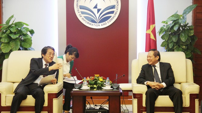 Bộ trưởng Bộ TT&TT Trương Minh Tuấn và ngài Kunio UMEDA tại buổi tiếp