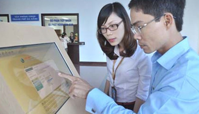 Theo báo cáo công bố gần đây, Việt Nam xếp hạng 89 trên thế giới về phát triển Chính phủ điện tử, tăng 10 bậc so với xếp hạng năm 2014 nhưng lại tụt xuống vị trí thứ 6 trong khu vực ASEAN.