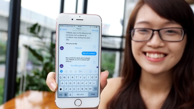T'Aio được nhúng trên Facebook Messenger và hỗ trợ tư vấn viên phản hồi khách hàng.