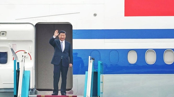 Tổng bí thư, Chủ tịch nước Trung Quốc Tập Cận Bình đã đến Hà Nội, bắt đầu chuyến thăm cấp Nhà nước tới Việt Nam. Ảnh: Thanh Niên 