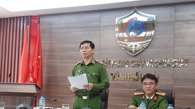 Thiếu tướng Hoàng Quốc Định - Giám đốc Cảnh sát PCCC Hà Nội thông tin tới báo chí ngày 19/3. Ảnh: CS PCCC HN.