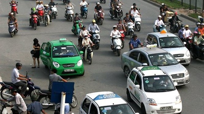 Bộ trưởng Nguyễn Văn Thể lưu ý, Bộ, ngành địa phương quản lý hoạt động vận tải nói chúng chứ không riêng taxi.