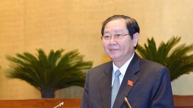 Bộ trưởng Bộ Nội vụ Lê Vĩnh Tân cho rằng quy định về hình thức kỷ luật giáng chức là không phù hợp với việc bố trí công chức theo vị trí việc làm.