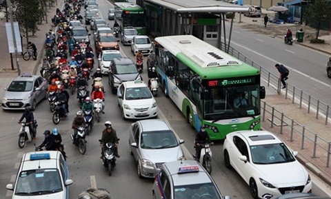 Từ khi tuyến BRT hoạt động, Phòng CSGT Công an TP. Hà Nội ghi nhận hàng trăm lượt ôtô và xe máy lấn làn.