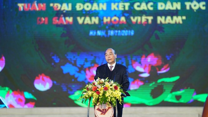 Thủ tướng Nguyễn Xuân Phúc dự và phát biểu tại chương trình khai mạc Tuần “Đại đoàn kết các dân tộc - Di sản Văn hóa Việt Nam” năm 2019.