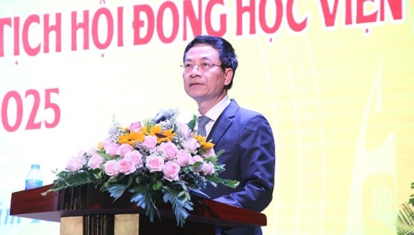 Bộ trưởng Nguyễn Mạnh Hùng phát biểu tại buổi lễ. Ảnh: HVCNBCVT