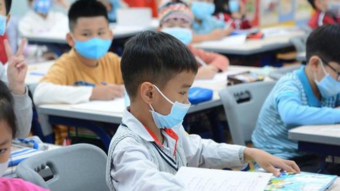Thứ trưởng Bộ Y tế Nguyễn Trường Sơn cho rằng đây là thời điểm hết sức hợp lý và cần thiết để đưa học sinh trở lại trường.
