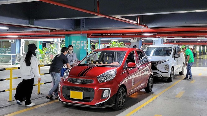 Việc mở làn cho xe ô tô công nghệ đón khách nhằm góp phần giảm tình trạng ùn ứ ở khu vực trước nhà ga quốc nội sân bay Tân Sơn Nhất.