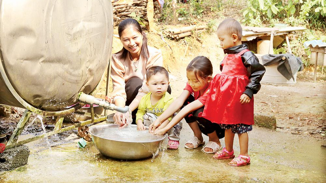 Niềm vui sử dụng nước sạch của người dân khu Hạ Thành, Thanh Sơn (Phú Thọ).