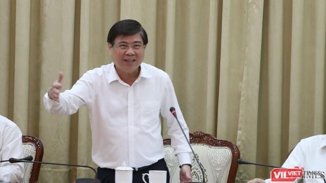 Ông Nguyễn Thành Phong chỉ đạo tại cuộc họp phòng, chống dịch bệnh COVID-19 khi đương nhiệm Chủ tịch UBND TP.HCM.