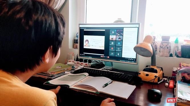 Chuyên gia bảo mật cho rằng trẻ cần được hướng dẫn cách nhận ra các mối đe dọa tiềm ẩn trên Internet, cũng như cách ứng xử đúng đắn trên môi trường mạng.