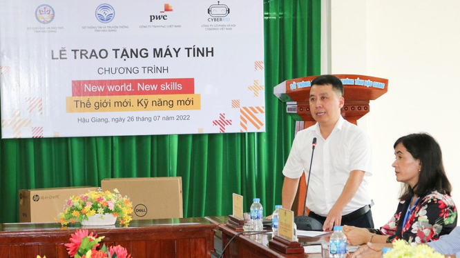 Ông Lã Hoàng Trung - Giám đốc Sở TT&TT Hậu Giang phát biểu tại Chương trình “Thế giới mới. Kỹ năng mới".