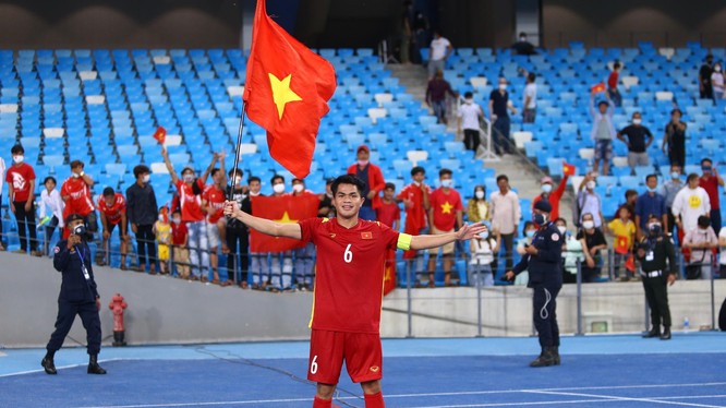 Cầu thủ Dụng Quang Nho 