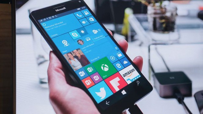 Microsoft đã tiết lộ rằng, đại gia phần mềm không còn phát triển tính năng mới hay phần cứng mới cho Windows 10 Mobile nữa. (Ảnh: CNET)