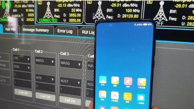 Xiaomi Mi Mix 3 là smartphone hỗ trợ 5G đáng chú ý nhất được công bố cho đến nay (Ảnh: The Verge)