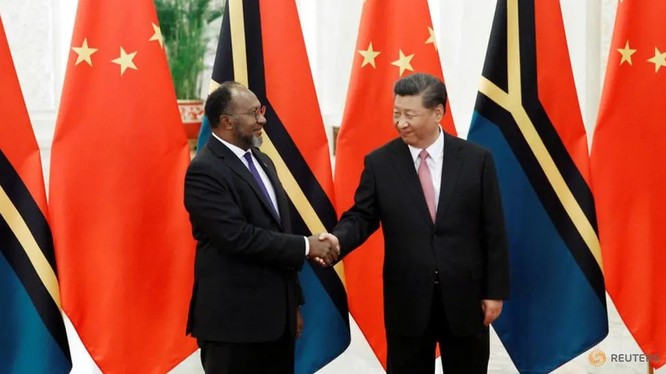 Chủ tịch Trung Quốc Tập Cận Bình trong cuộc gặp với Thủ tướng Vanuatu Charlot Salwai tại Bắc Kinh (Anh: Reuters)
