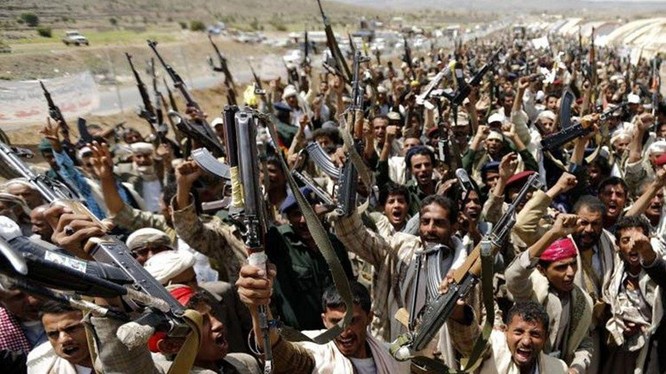 Các tay súng của nhóm vũ trang Houthi (Ảnh: AP)