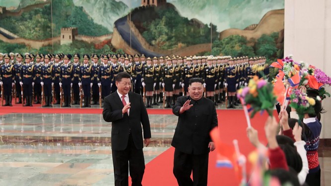 Chủ tịch Trung Quốc Tập Cận Bình và Chủ tịch Triều Tiên Kim Jong-un trong chuyến thăm Bắc Kinh hồi tháng 1 năm nay (Ảnh: AP)