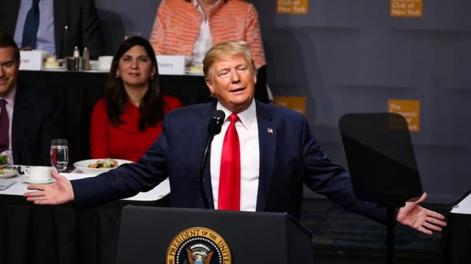 Tổng thống Trump phát biểu tại CLB Kinh tế tại New York (Ảnh: CNBC)