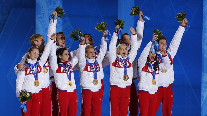 Đội vận động viên trượt băng Nga giành huy chương vàng trong Thế vận hội Sochi năm 2014 (Ảnh: RT)