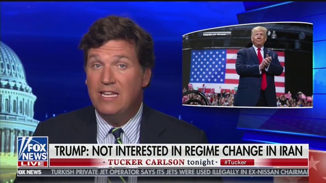Người dân chương trình Tucker Carlson chỉ trích quyết định không kích tiêu diệt tướng Iran của ông Trump trong một chương trình phát sóng tối 3/1 (Ảnh: Getty)