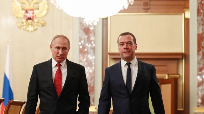 Tổng thống Nga Vladimir Putin và cựu Thủ tướng Dmitry Medvedev (Ảnh: RT)