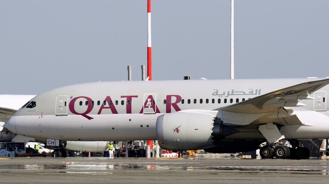 Một chiếc máy bay của hãng không Qatar Airways (Ảnh: RT)