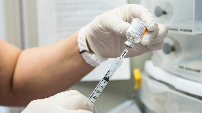 Các nhà khoa học đã đạt bước đột phá mới trong việc điều chế vaccine cúm toàn cầu (Ảnh: Insider)