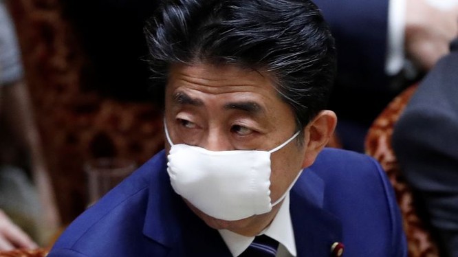 Thủ tướng Nhật Shinzo Abe có thể ban bố tình trạng khẩn cấp trong ngày 7/4 (Ảnh: Reuters)