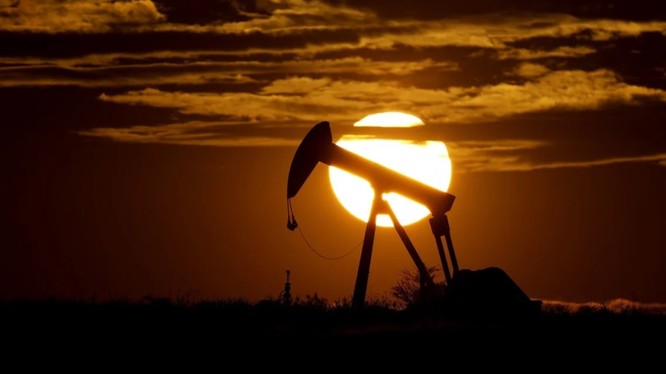 Nhu cầu dầu khí toàn thế giới đã giảm mạnh trong bối cảnh đại dịch COVID-19 (Ảnh: AP)
