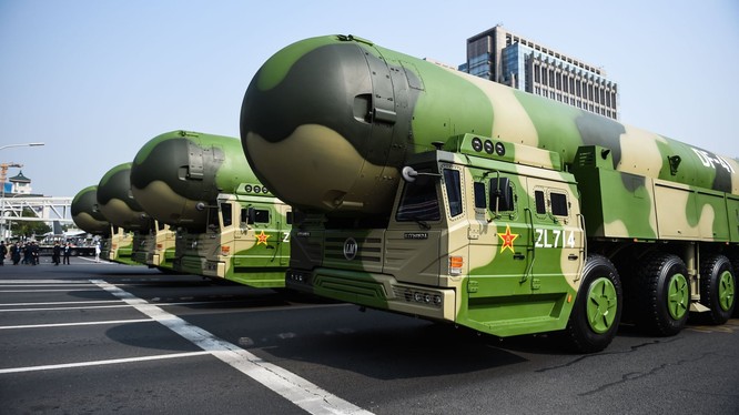 Tên lửa hạt nhân liên lục địa Dongfeng-41 của Trung Quốc xuất hiện tại Bắc Kinh hồi năm ngoái (Ảnh: Tân hoa xã)