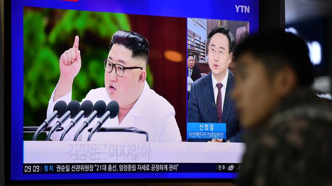 Lãnh đạo Triều Tiên Kim Jong-un trong một bản tin trên truyền hình Hàn Quốc (Ảnh: RT)