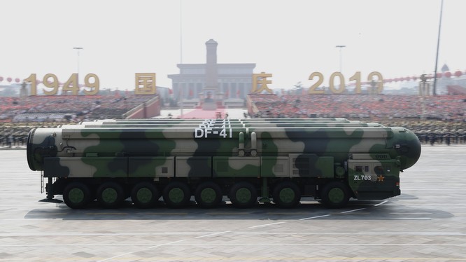 Tên lửa hạt nhân liên lục địa chiến lược Dongfeng-41 của Trung Quốc trong cuộc diễu binh năm ngoài (Ảnh: Tân Hoa Xã)