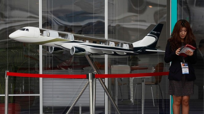 Mô hình mẫu máy bay Embraer Lineage 1000 tại triển lãm hàng không tổ chức ở Hong Kong năm 2011 (Ảnh: AP)
