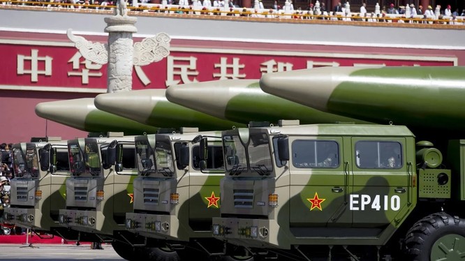 Tên lửa DF-26 của Trung Quốc được mệnh danh là "sát thủ tàu sân bay" (Ảnh: Reuters)