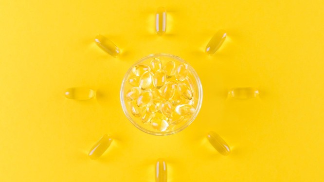 Tác dụng của vitamin D trong điều trị COVID-19 vẫn đang gây tranh cãi (Ảnh: The Guardian)